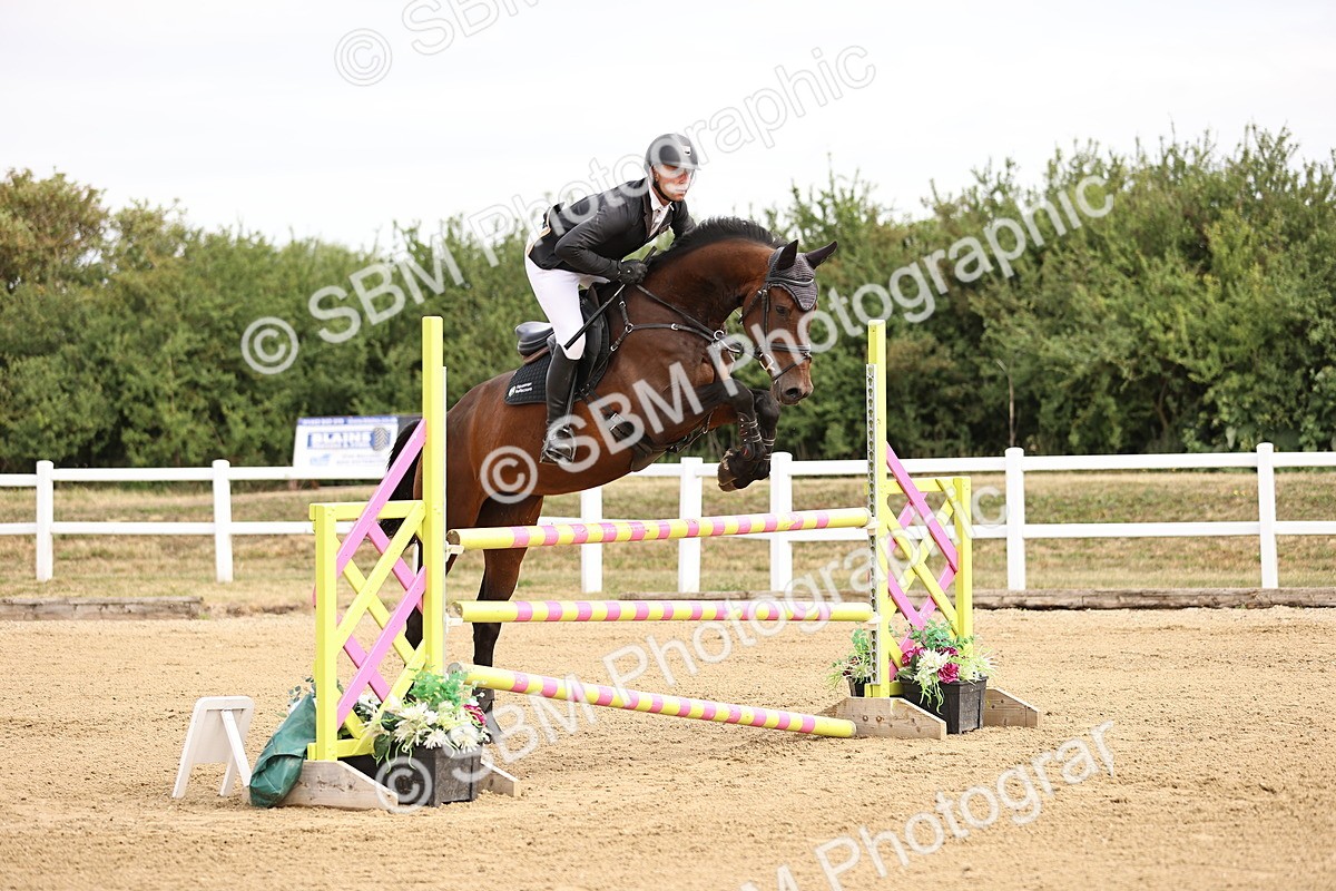 SBM_009564 - Class 8 - Senior Newcomers - 1.10  Open