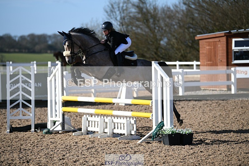 250330-100849-06007 - Cls 32 British Novice and 90cm