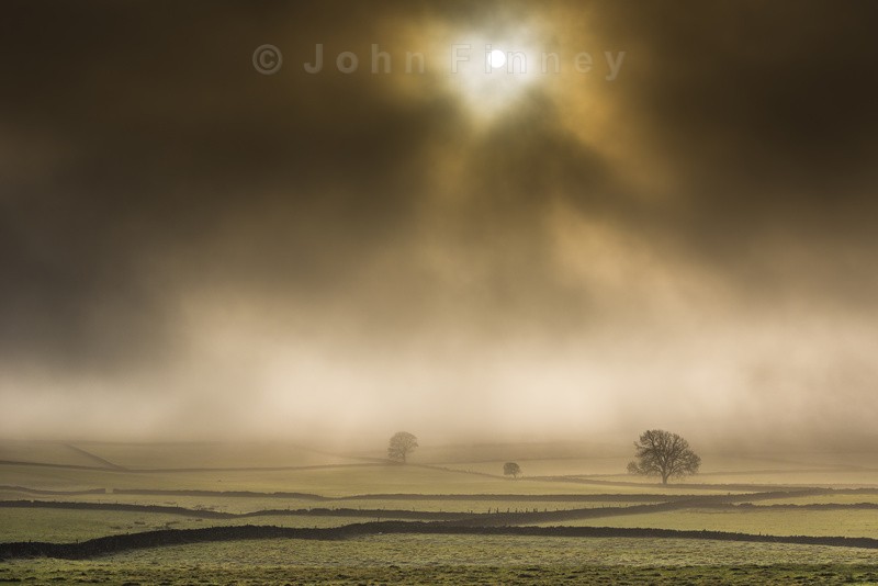 Break in the cloud - Peak District & surrounding area