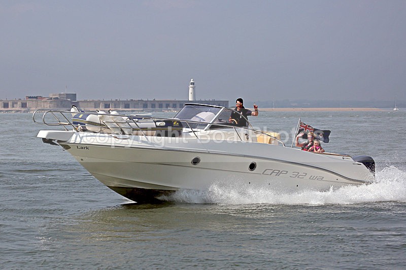160605 LARK - CAP 32 Y92A8515 - Motorboats - Open
