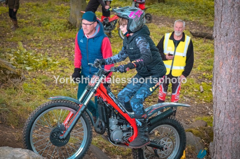 DSCF0271 - Ripon MC Trial 27/09- kids