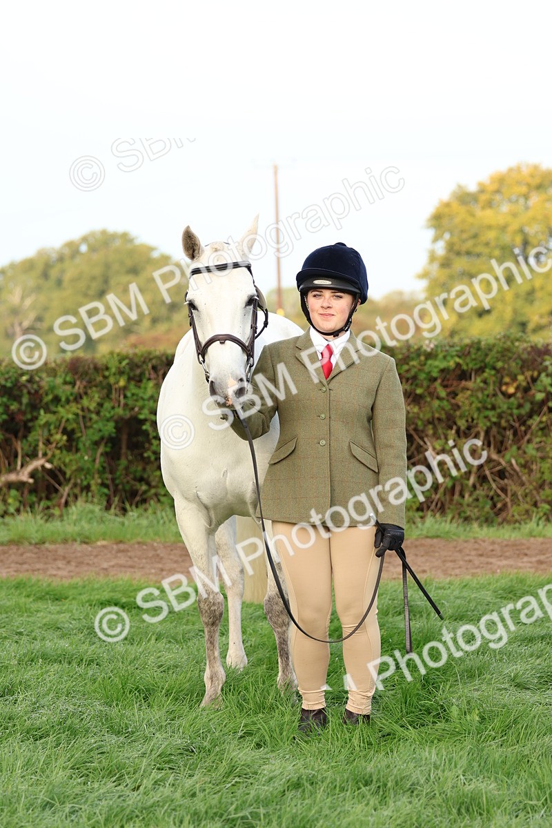 SBM_54824 - S39 - Starters In Hand Showing