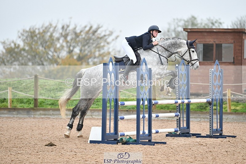 241102A-104936-04109 - SAT Cls 9 British Novice and 90cm Open