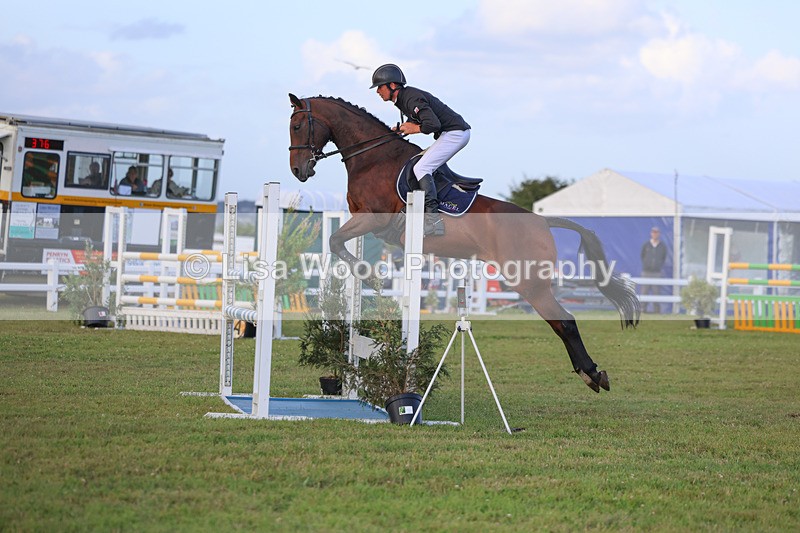 3E7A4919 - Class C1: Showjumping Senior Newcomers/1.10m open