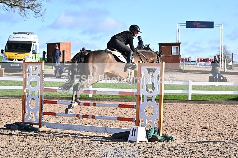 251119-125409-00401 - Cls 4 Newcomers and 1.10m Open