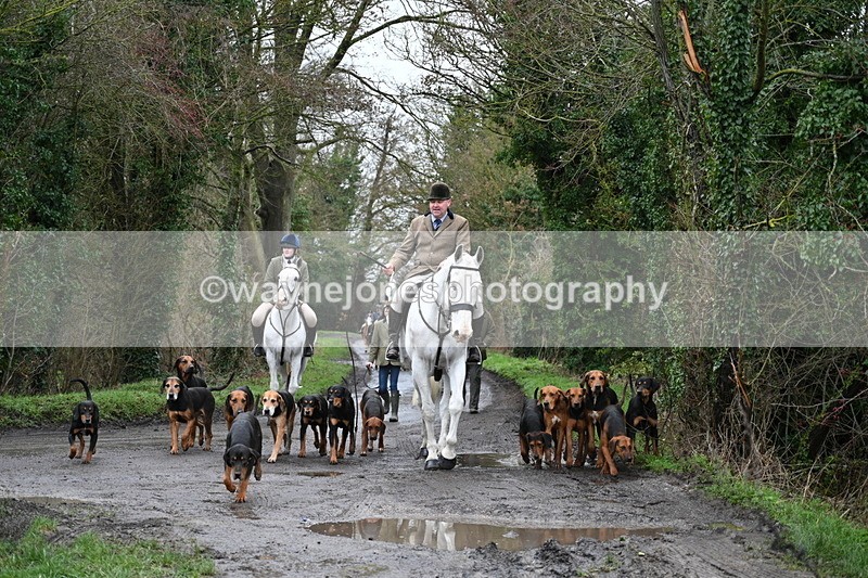 WJ7_9414 - Walk out..