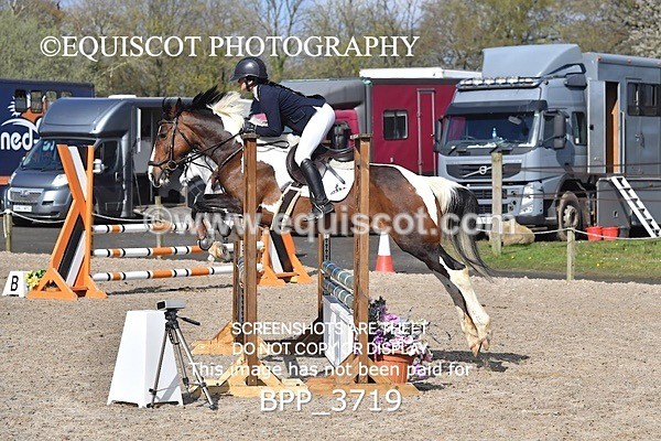 BPP_3719 - CLASS 3 FRI Senior British Novice/ 90cm Open