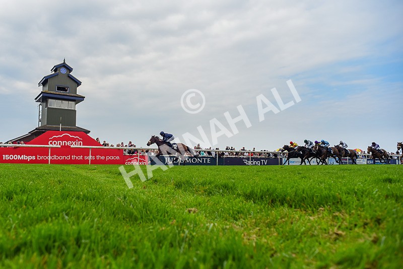 060524-Race 4-Powdering-9097 - Race 4