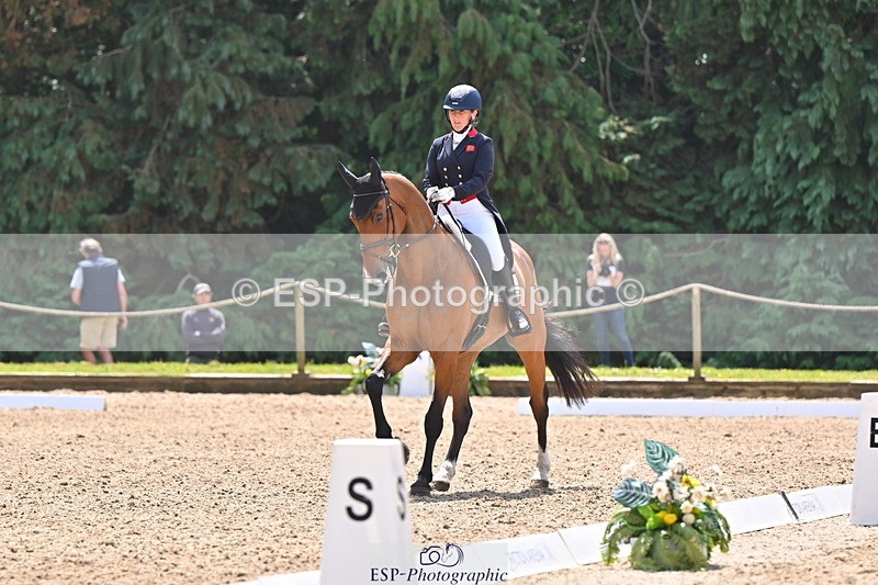 250523A-122800-06547 - D-468-Laura.Collett-LONDON.52