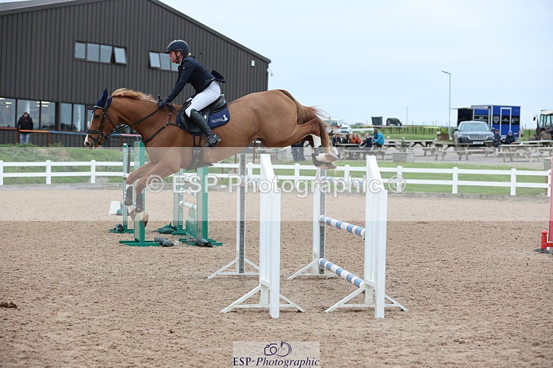 241101A-155758-03151 - FRI Cls 8 National 1.30m