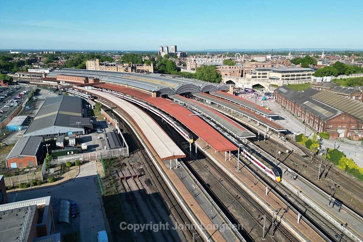 JL - 13.5.25 2 x LNER Azumas, York - Latest shots