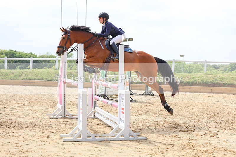 3E7A1109 - Class 13: Senior Newcomers/1.10m open