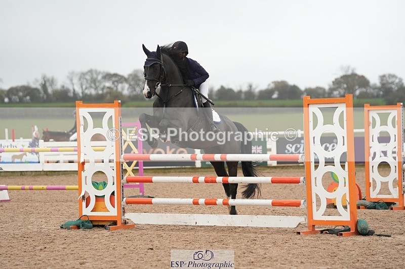 251109-112220-03536 - Cls 20 Newcomers and 1.10m Open