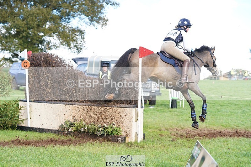 231021-161016-20668 - 558-BATHLEYHILLS.GOLDEN.SPRAY-Cleo.Whitbread-SC+XC