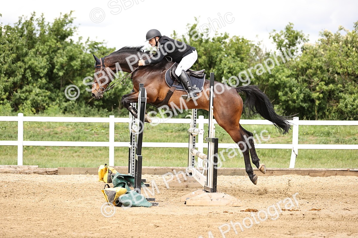 SBM_003155 - Class 11 - Senior Newcomers - 1.10m