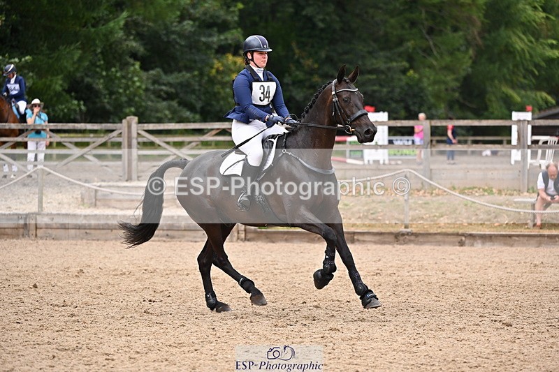 250802A-121125-02897 - A-034-Annastasia.Cross-KENNDALE