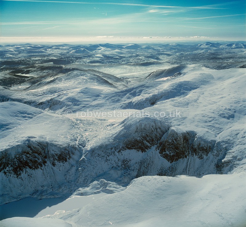 A00506D The Cairngorm Plateau from Loch Avon - Mountains, hills and moors