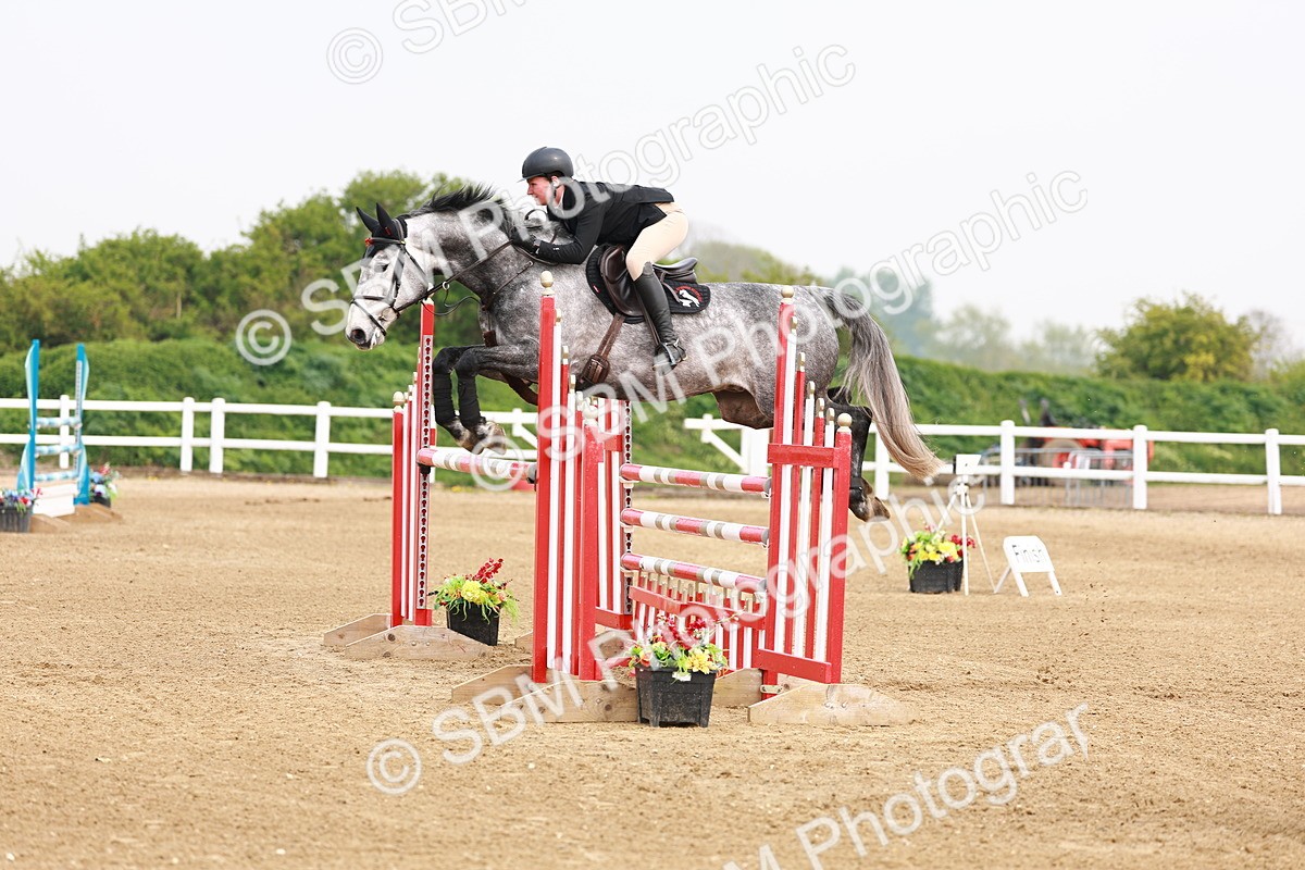  - Class 19 - Senior Foxhunter - 1.20m