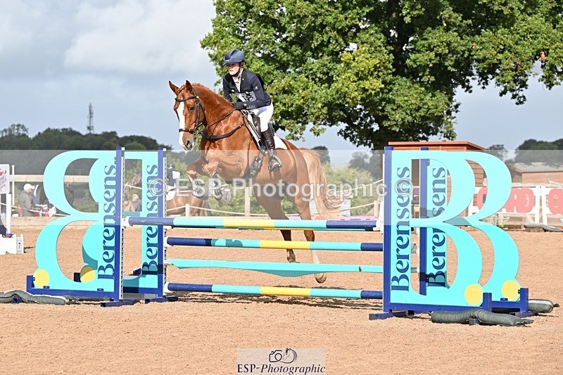 250831-100014-05266 - L-558-Lucy.Davies