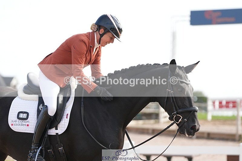 250906-103136-01501 - 004-Charlotte.DickerDevaldi's.Kiss