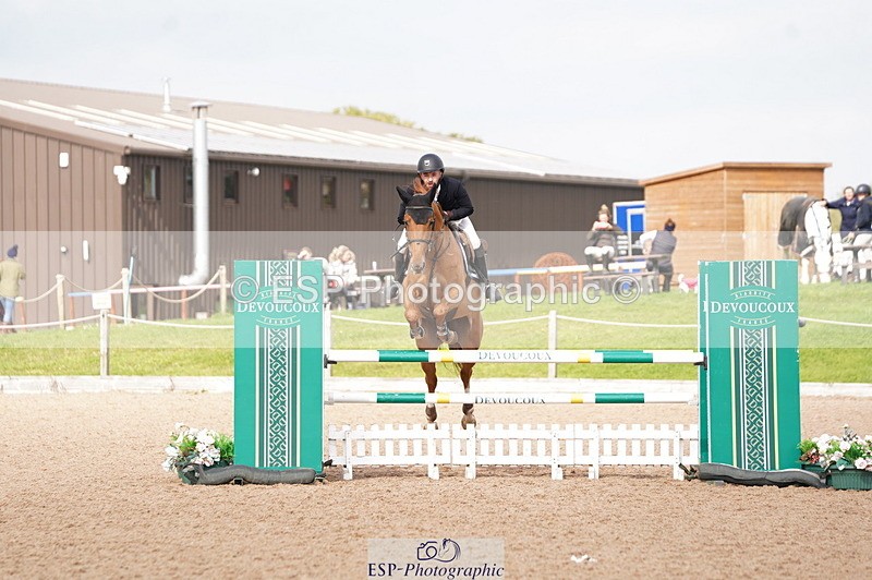 241004A-125802-00506 - Fri 03 Snr Newc & 1.10m Open