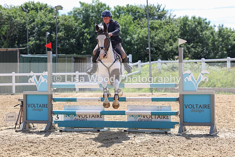 3E7A7444 - Class 8: Senior Newcomers/1.10m open