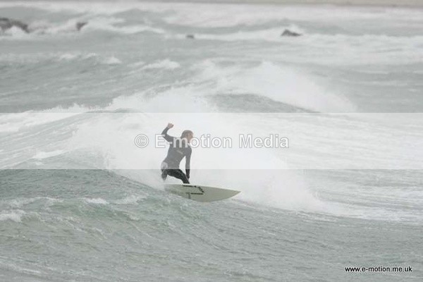 SU 110509-15 - Surf May 09