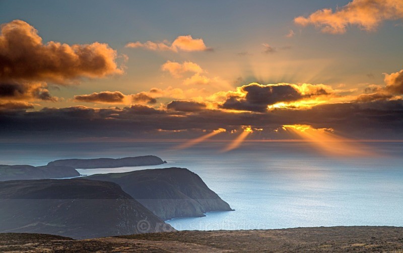 Sunlight Rays - Skies of Man