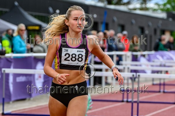 ComMast25-929071 - Track Female Set One