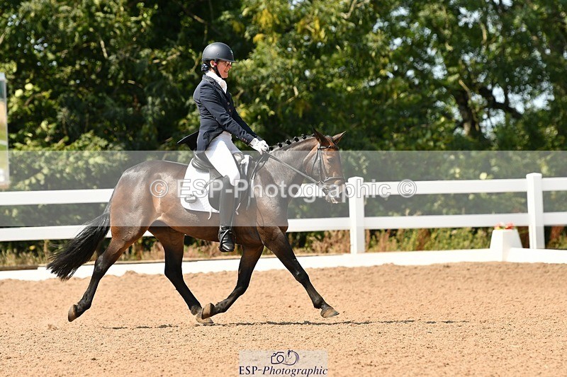 250817-132910-09965 - 090-Sarah.GoddardSaris.Fingers.Crossed