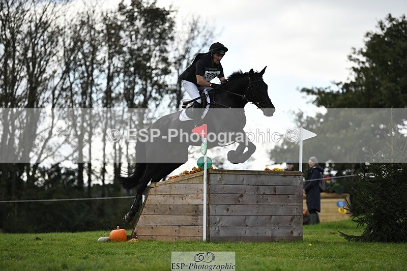 231022-134505-28725 - 329-RINGFORT.REVE.DU.MOULIN-Andrew.Downes-XC