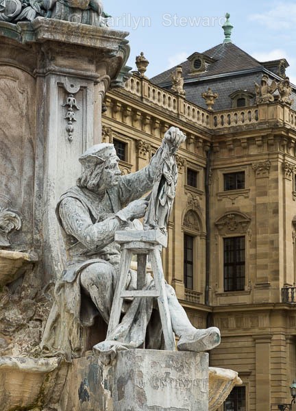 Residence statue - Budapest to Amsterdam