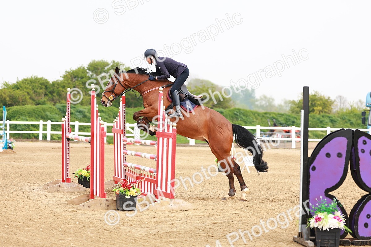  - Class 19 - Senior Foxhunter - 1.20m