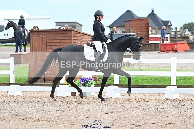 250907-112033-07201 - 003-Helen.JamesDecadent