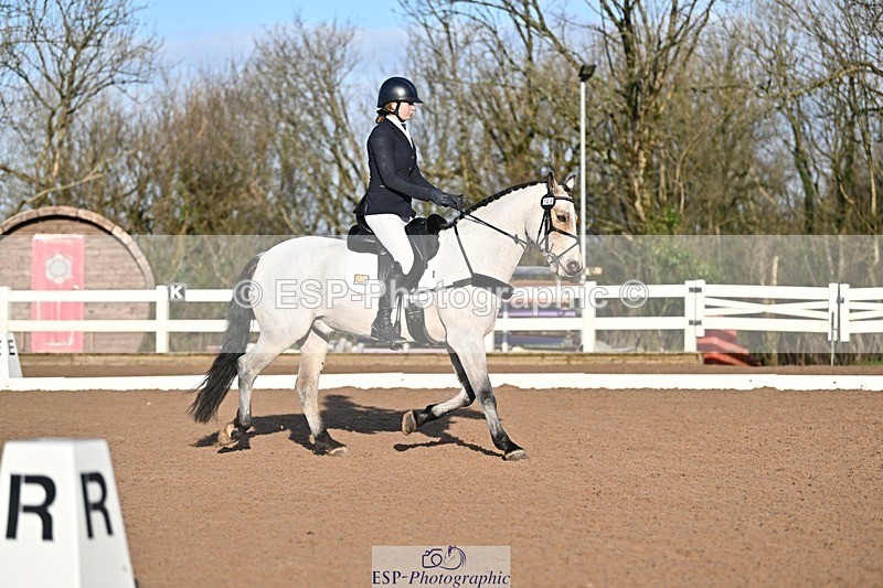 241214-103832-01184 - 146-CHLOE.DUNN-Towerhill.Shamie