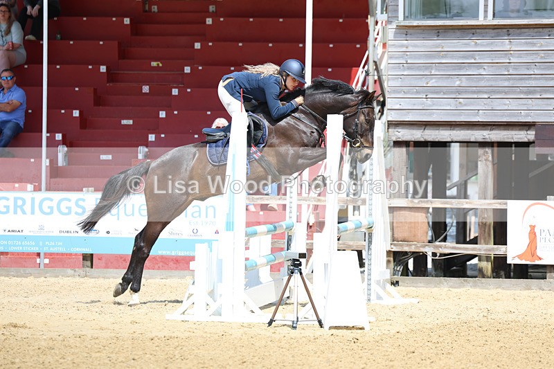 3E7A0229 - Class 9: Senior BN/90cm open