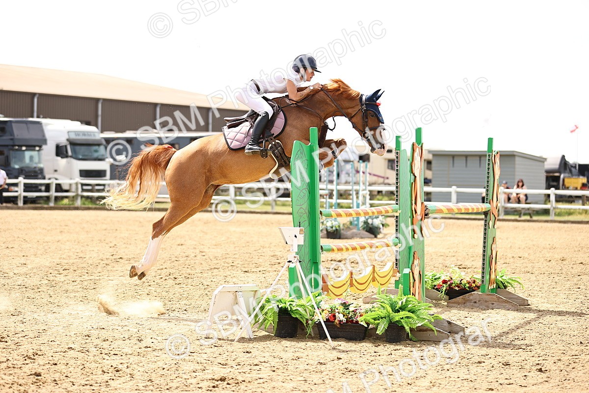 SBM_000557 - Class 15 - Redpost Equestian Senior Foxhunter - 1.20m