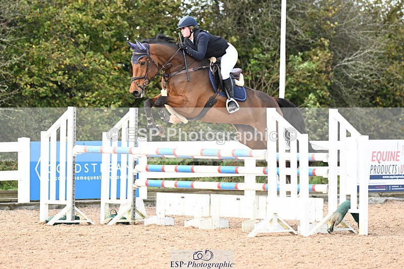 241023A-142322-01026 - Cls 4 Newcomers and 1.10m Open