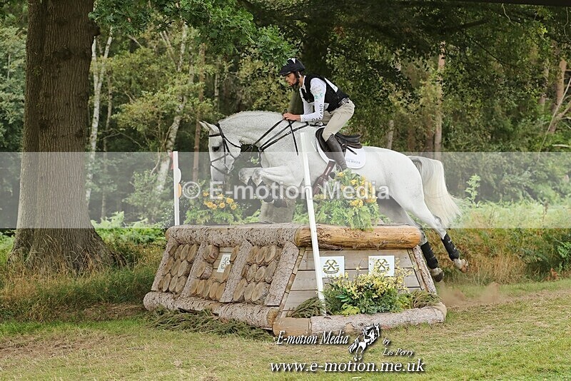 310821 826a - Equestrian