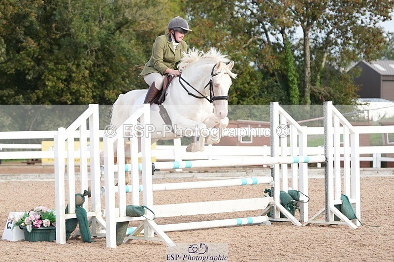 251005-101705-02501 - Cls 22 British Novice and 90cm