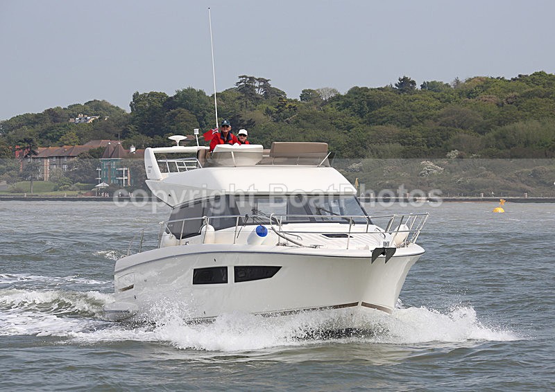 140517 DIANA JEANNEAU PRESTIGE 350 WT7A1081 - Flybridge Cruisers