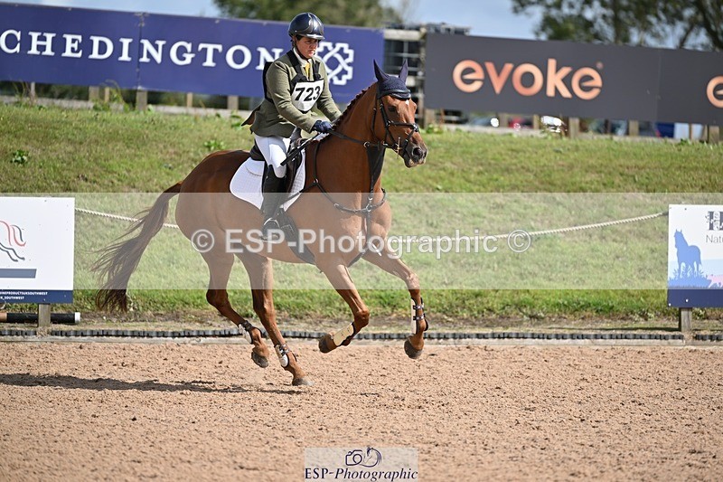 250831-144643-11345 - O-723-Lizzie.Luxton