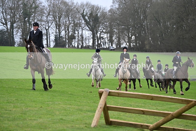 WJ6_9149 - Line Three