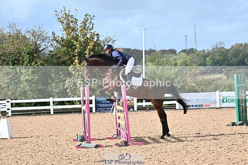 261014-125815-00524 - Cls  05 Snr Newcomers & 1.10m Open