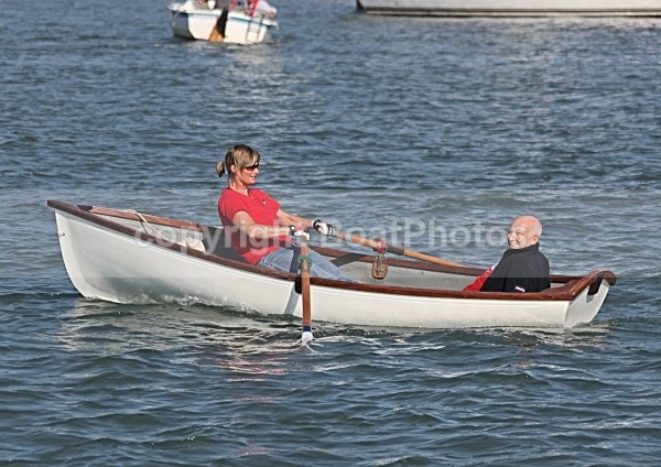 090917 WHITE ROWBOAT IMG_7268 - Motorboats - Open