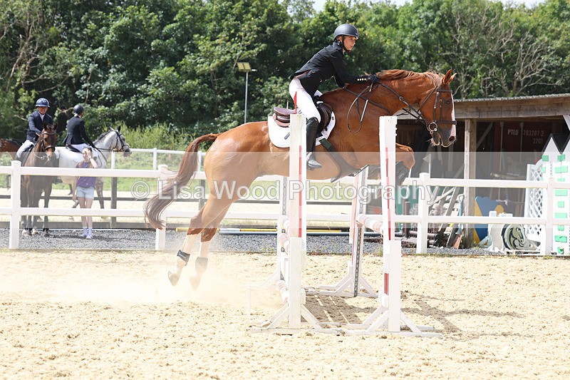 3E7A5012 - Class 4: Senior British Novice/90cm open