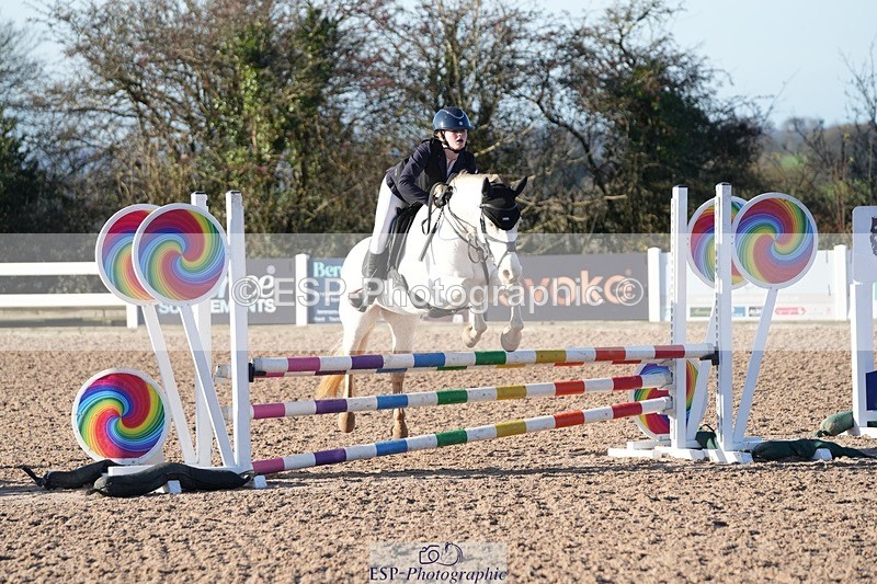 251130-105537-01024 - Cls 4 Pony Brit Nov & 80cm Open