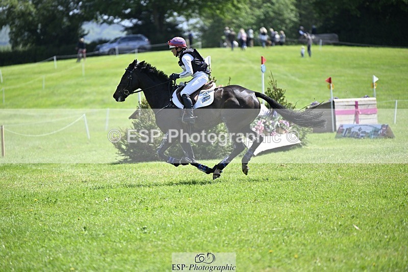 240525-121455-13204 - 370-STORM_IN_DECEMBER-Claire_Fielding