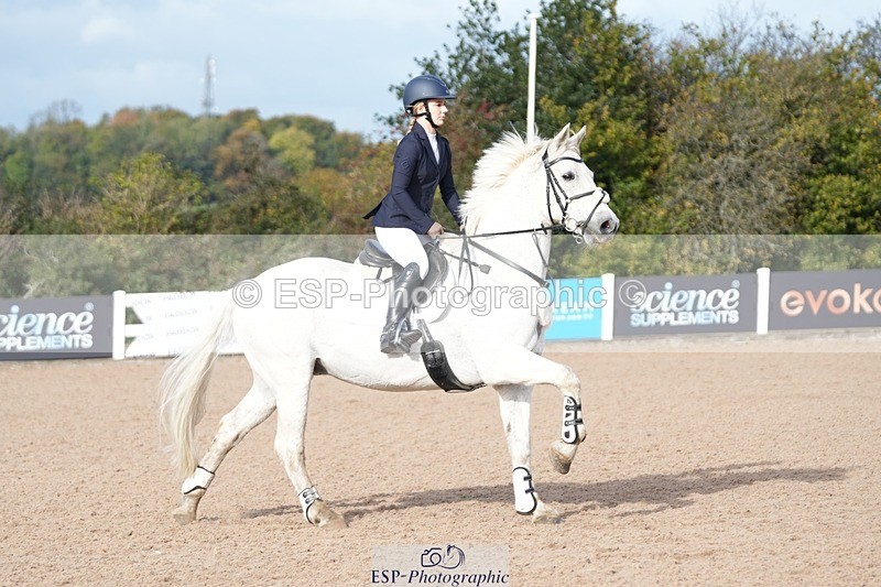 251005-102416-02532 - Cls 22 British Novice and 90cm