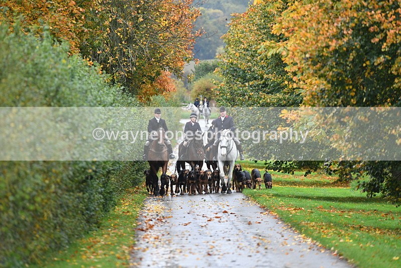 WJ5_6041 - B&B walk back for Hunt Tea !